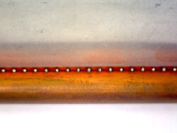 Laser-Pulsschweiβen eines Kupferrohrs + Aluminiumbasis